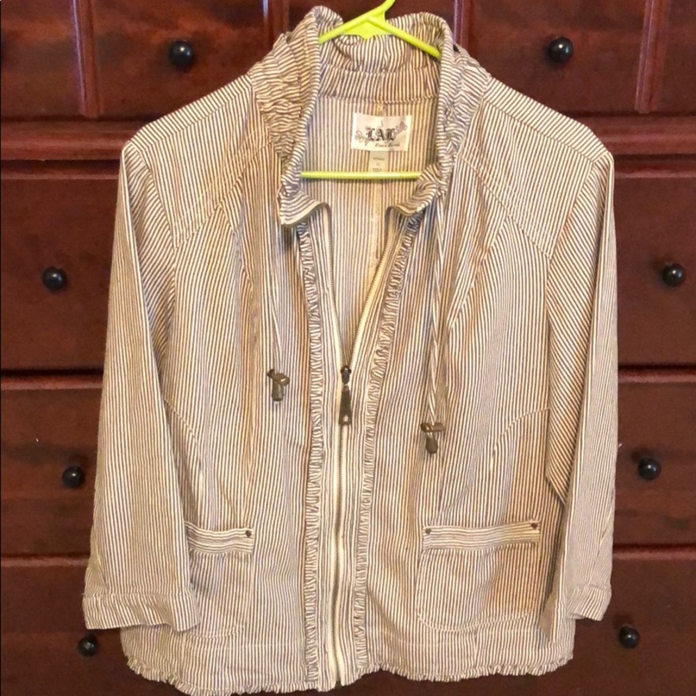 EUC Live a Little zippered 🧥